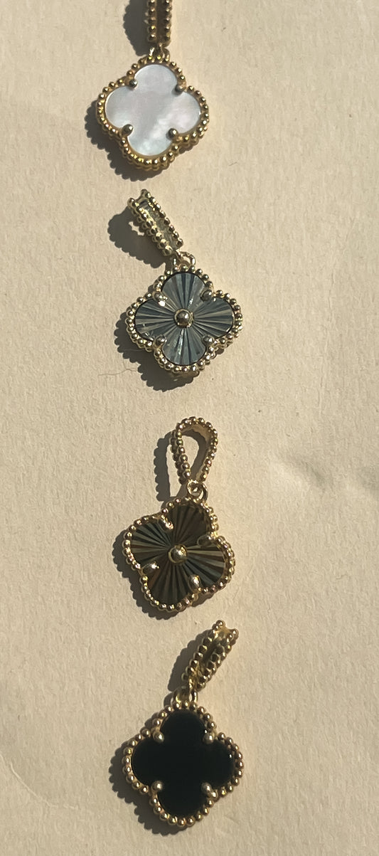 Dainty clover pendant
