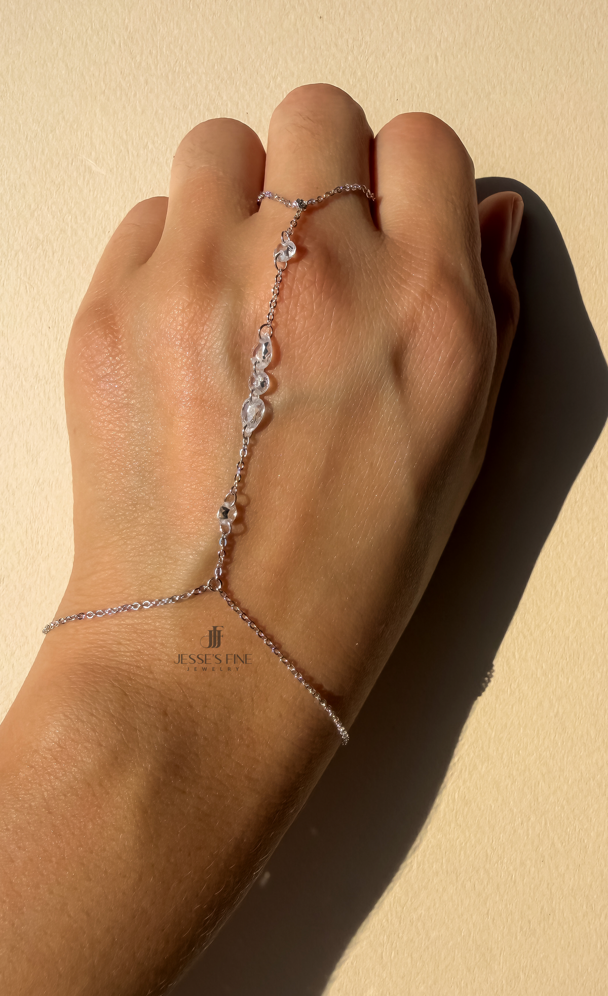 The handchain Collection