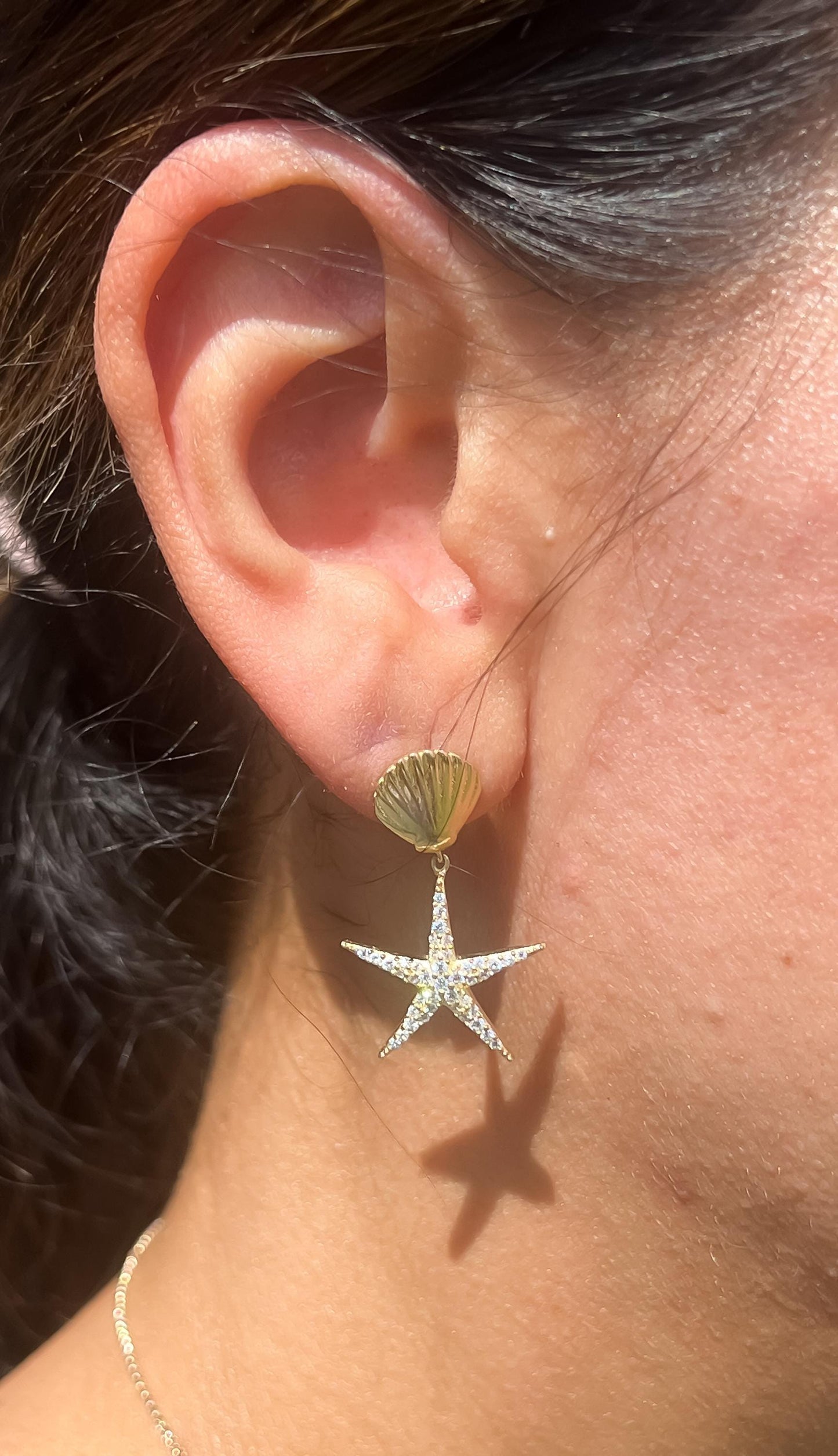 Gold seashell earrings with starfish dangle cz stone starfish earrings beach wedding earrings gold seashell earrings for her beach dangle