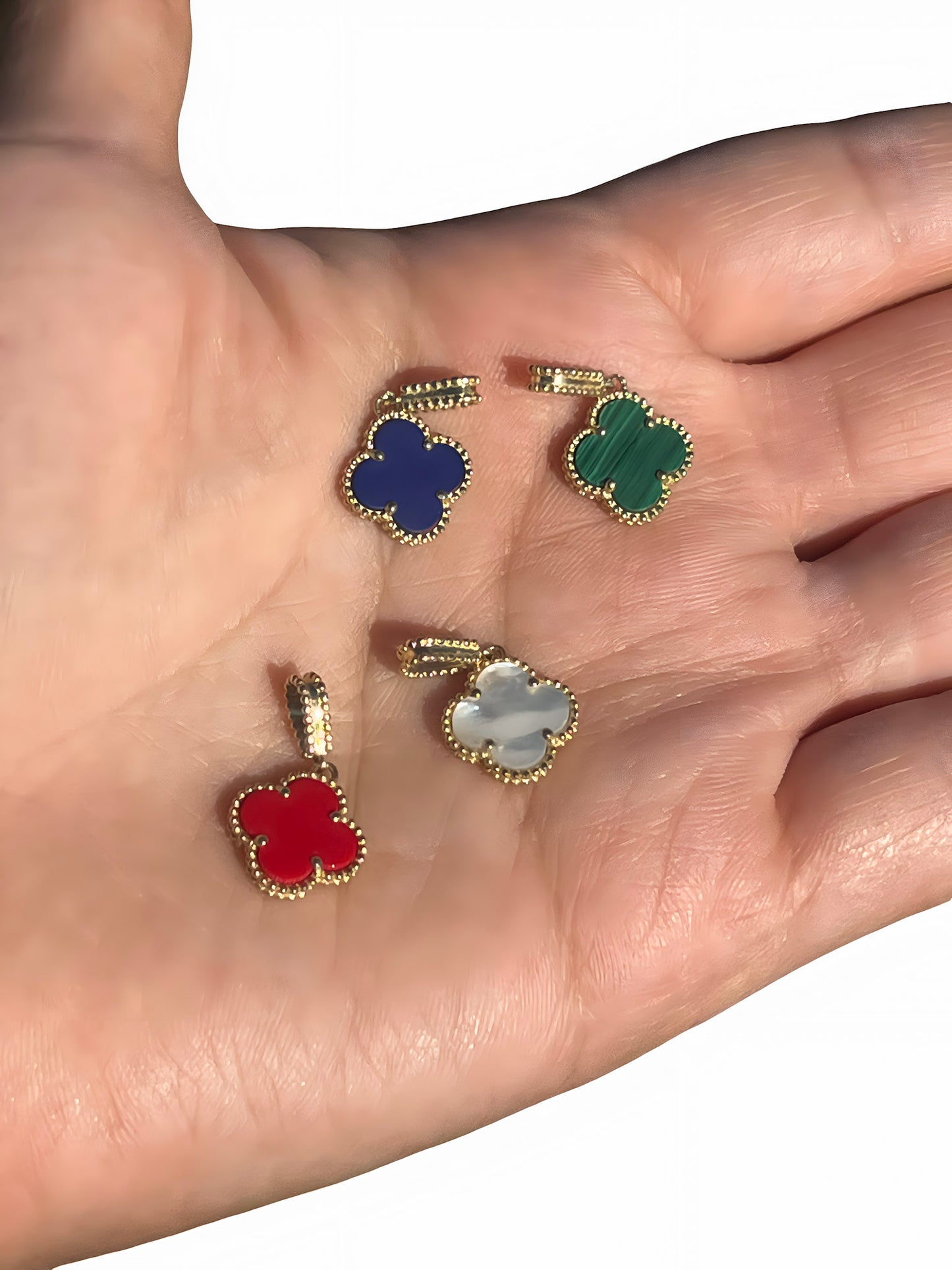 Dainty clover pendant